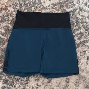 NEVER BEEN WORN- lululemon biker shorts